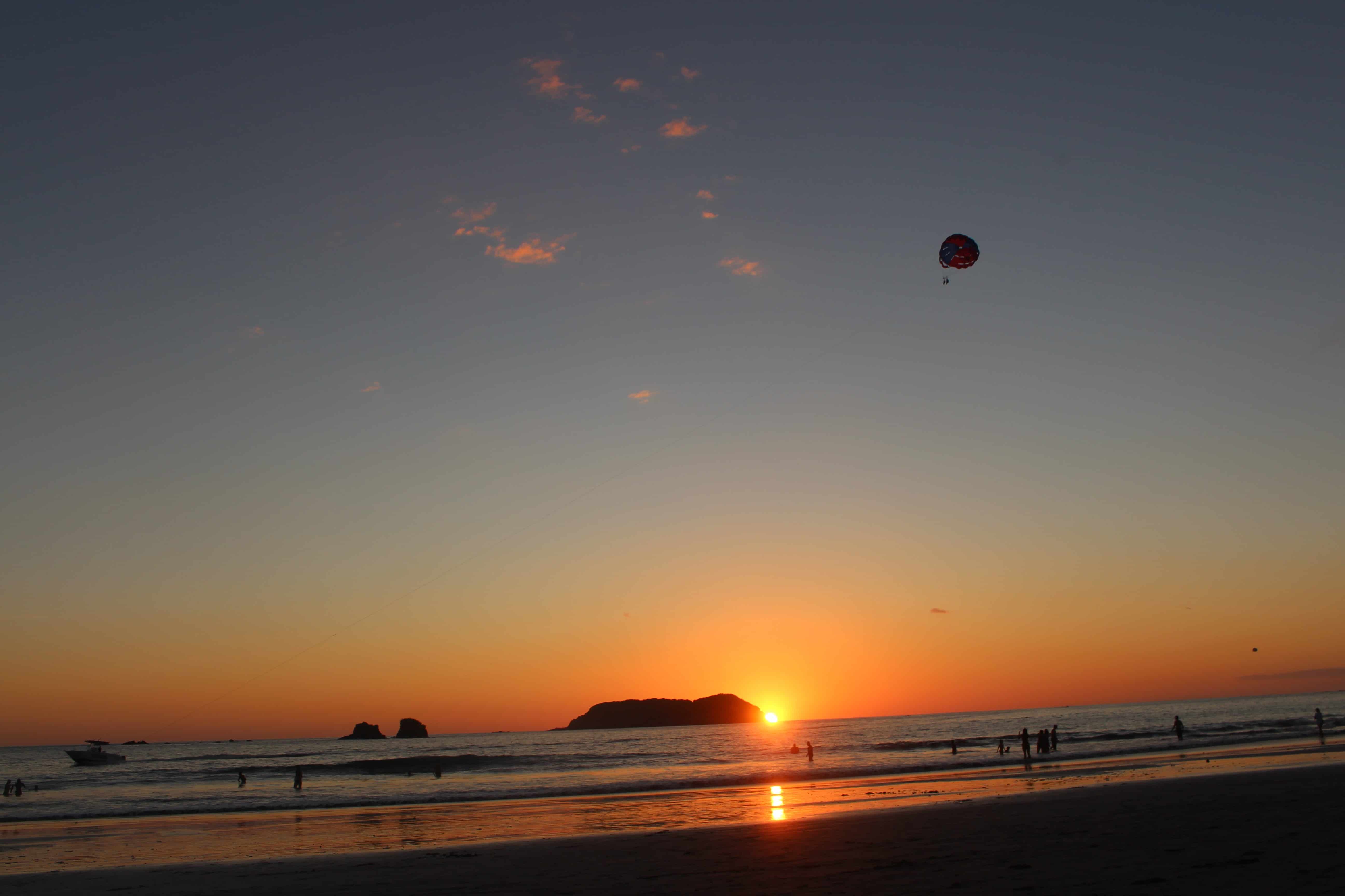 Atardecer en playa Manuel Antonio