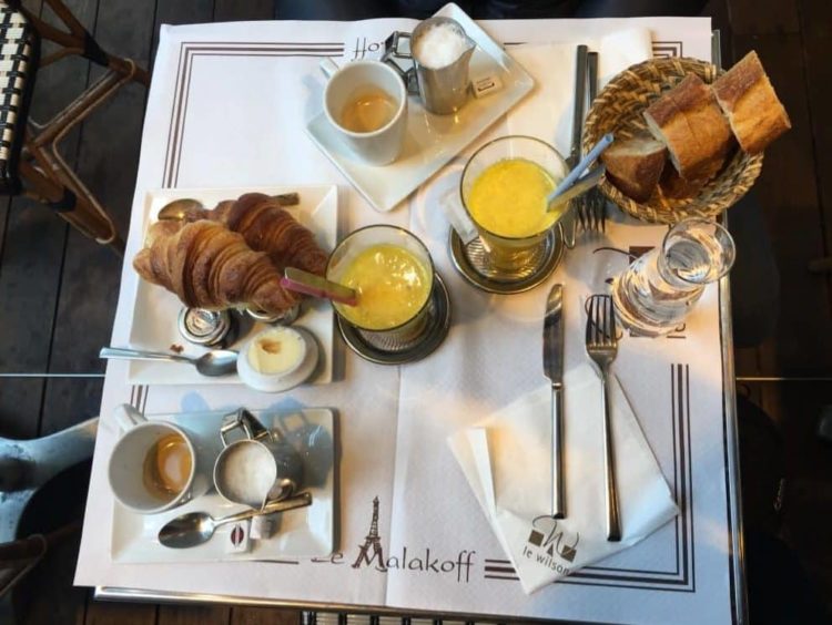 Desayuno en París