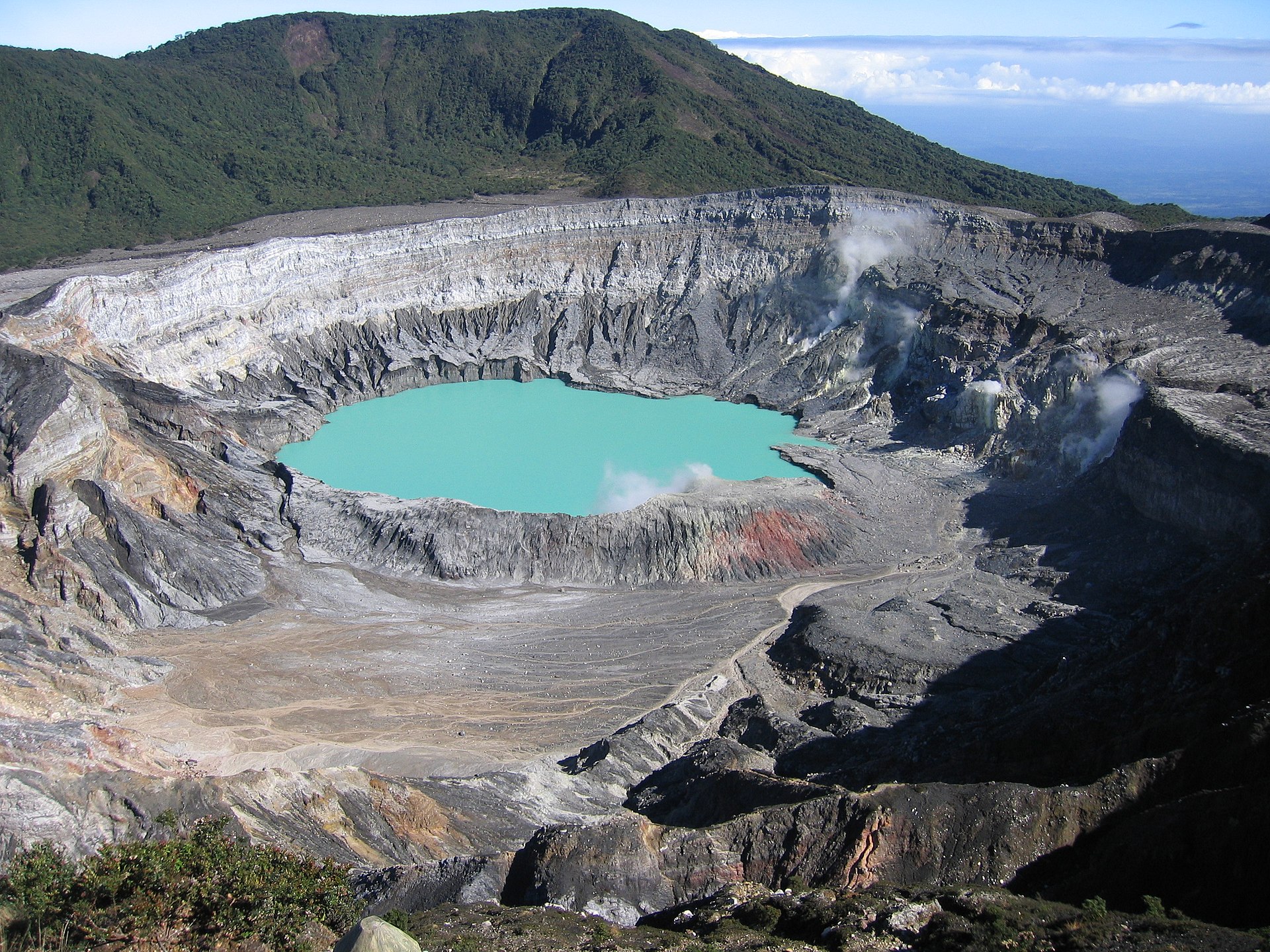 crater del volcan poas