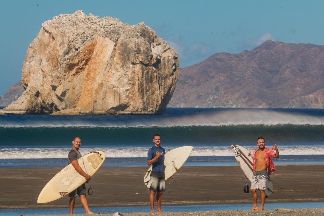 Roca bruja playas de Costa Rica